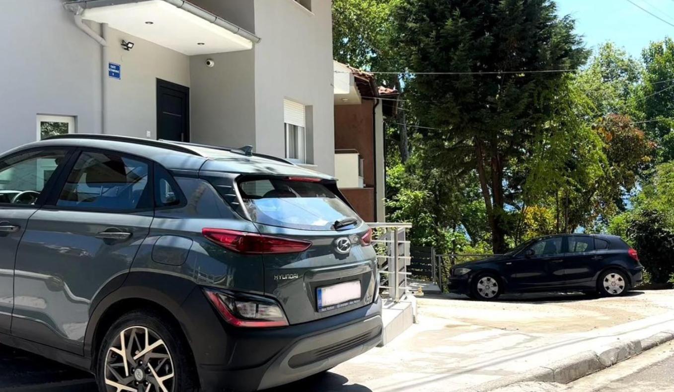 Domi Luxury Lägenhet Kavala Exteriör bild