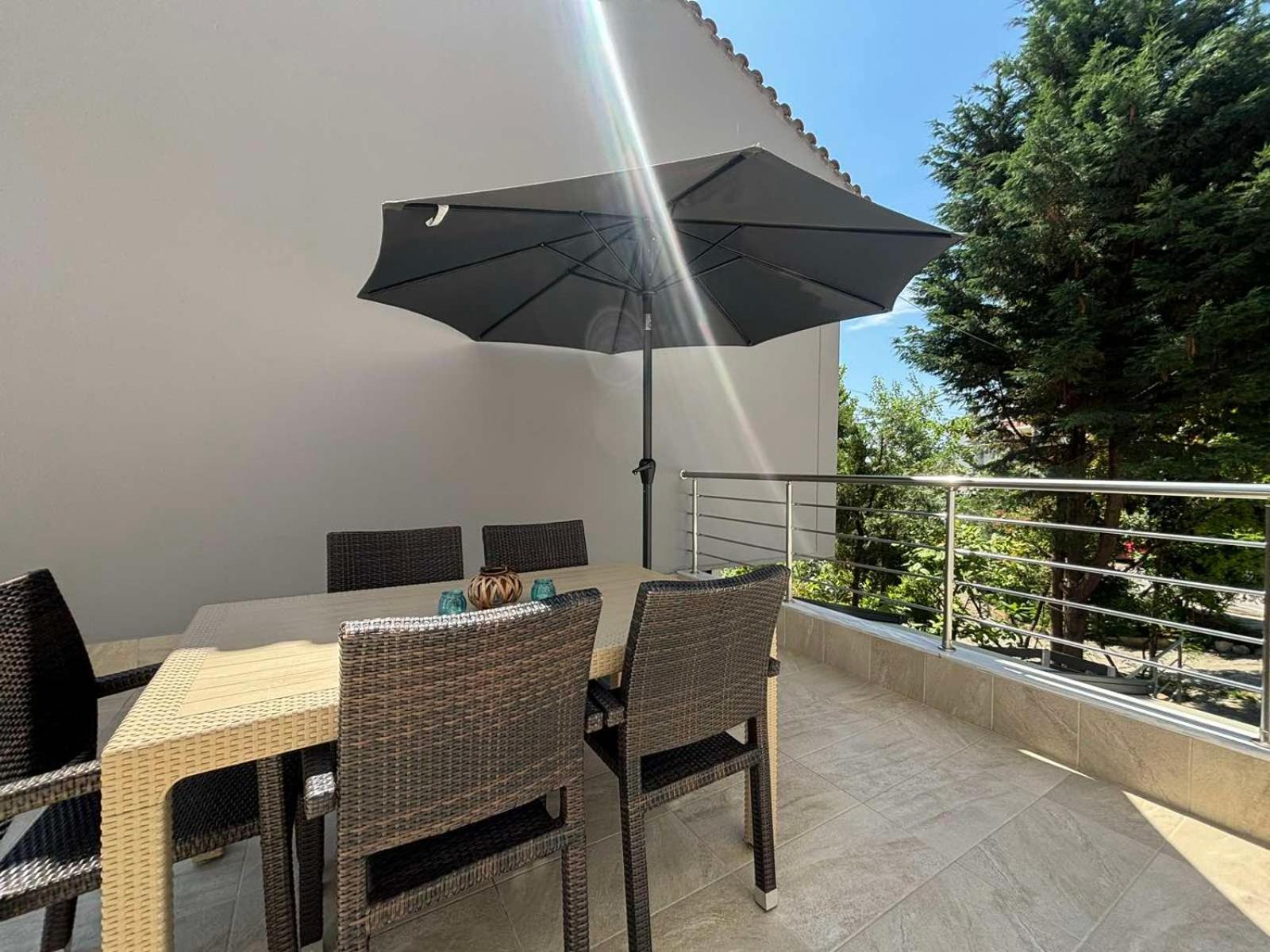 Domi Luxury Lägenhet Kavala Exteriör bild